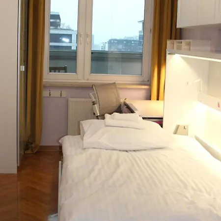Apartment 2 Bedrooms Central