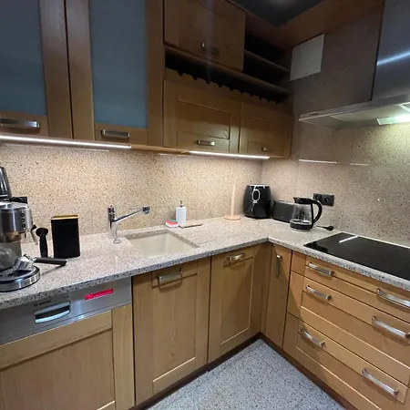 2 Bedrooms Central Apartment *